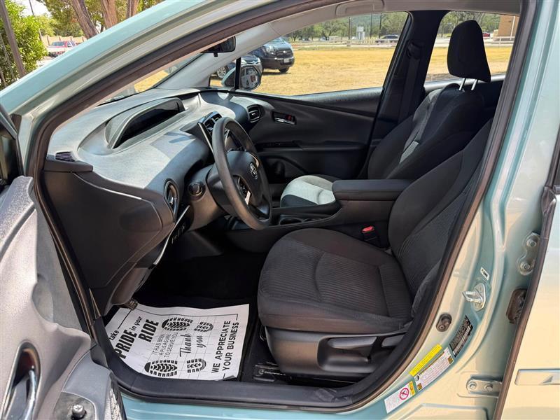 Toyota Prius Two 2016