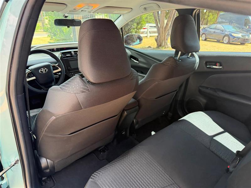 Toyota Prius Two 2016