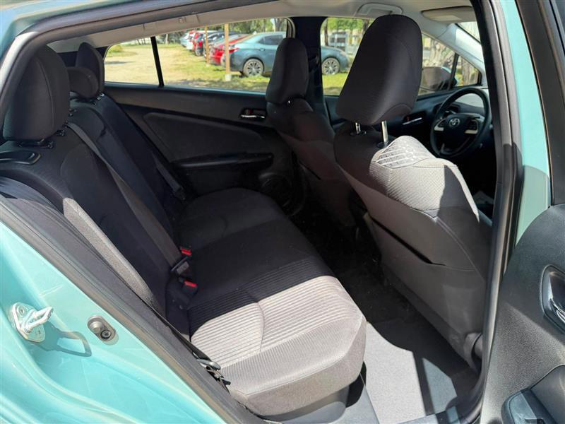 Toyota Prius Two 2016