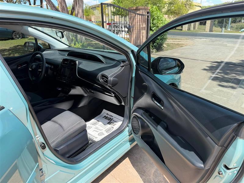 Toyota Prius Two 2016