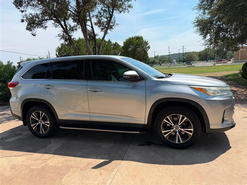 Toyota Highlander LE FWD I4 2019