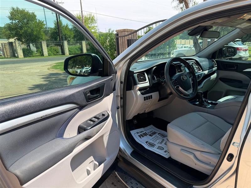Toyota Highlander LE FWD I4 2019