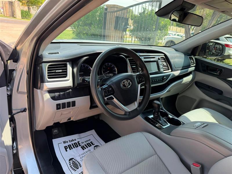 Toyota Highlander LE FWD I4 2019