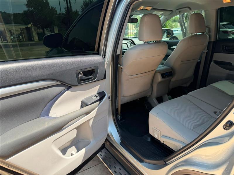 Toyota Highlander LE FWD I4 2019