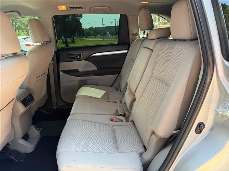 Toyota Highlander LE FWD I4 2019