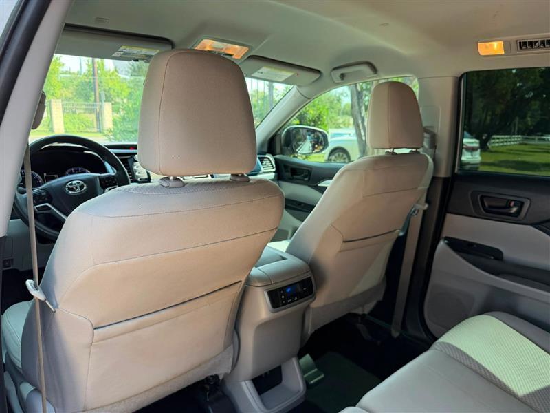 Toyota Highlander LE FWD I4 2019