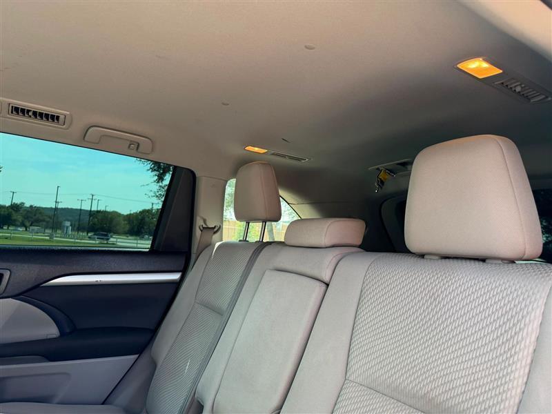 Toyota Highlander LE FWD I4 2019