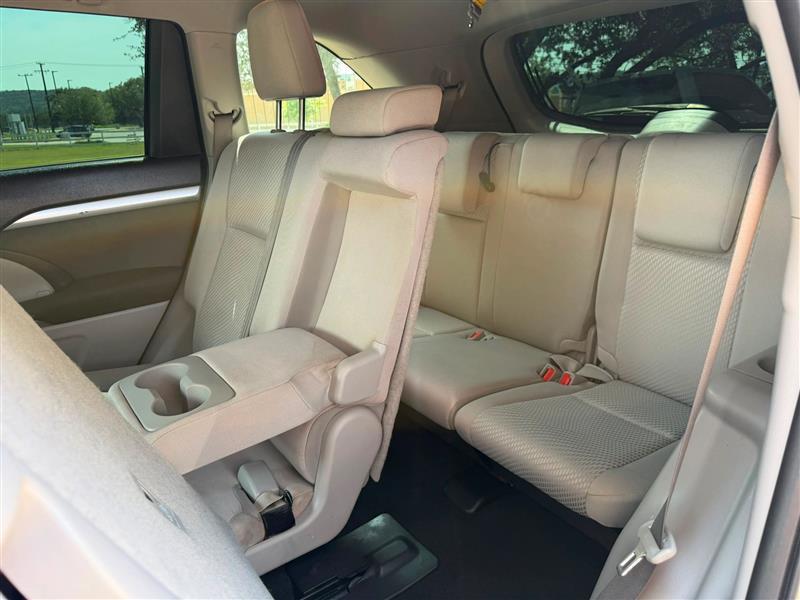 Toyota Highlander LE FWD I4 2019