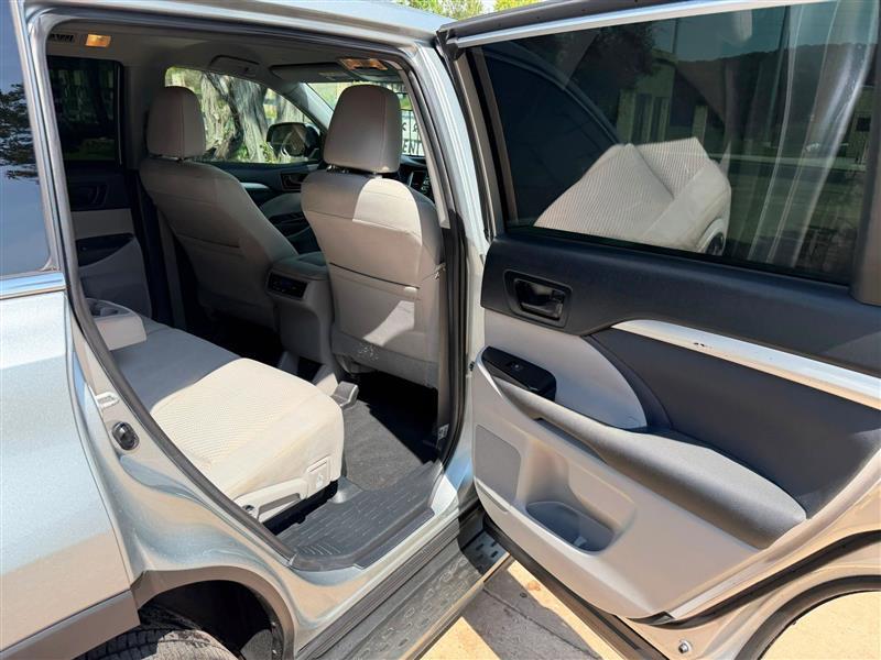 Toyota Highlander LE FWD I4 2019