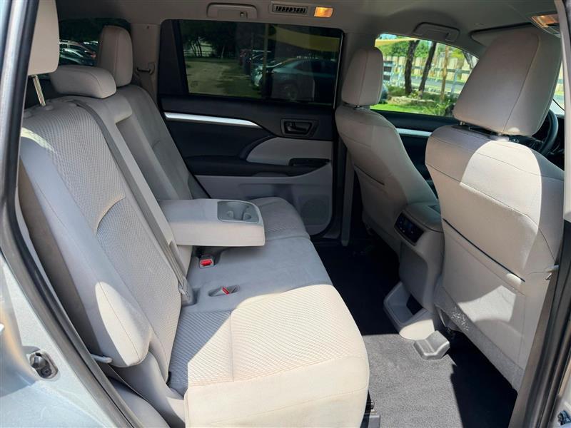 Toyota Highlander LE FWD I4 2019