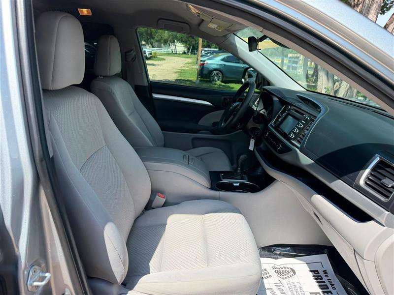 Toyota Highlander LE FWD I4 2019
