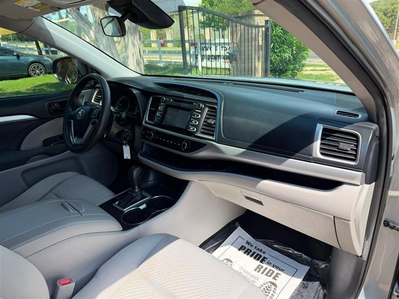 Toyota Highlander LE FWD I4 2019