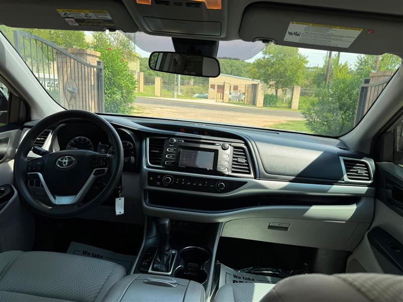 Toyota Highlander LE FWD I4 2019