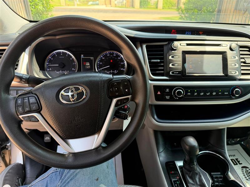 Toyota Highlander LE FWD I4 2019