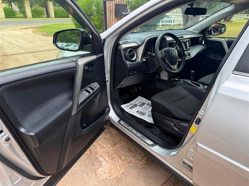 Toyota RAV4 LE FWD 2015