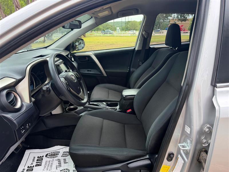 Toyota RAV4 LE FWD 2015