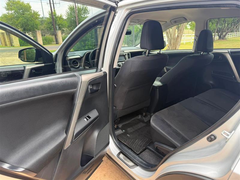 Toyota RAV4 LE FWD 2015