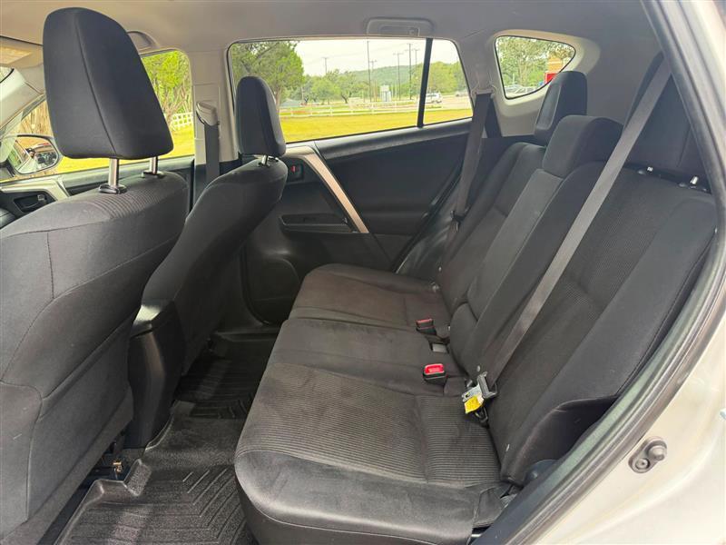Toyota RAV4 LE FWD 2015