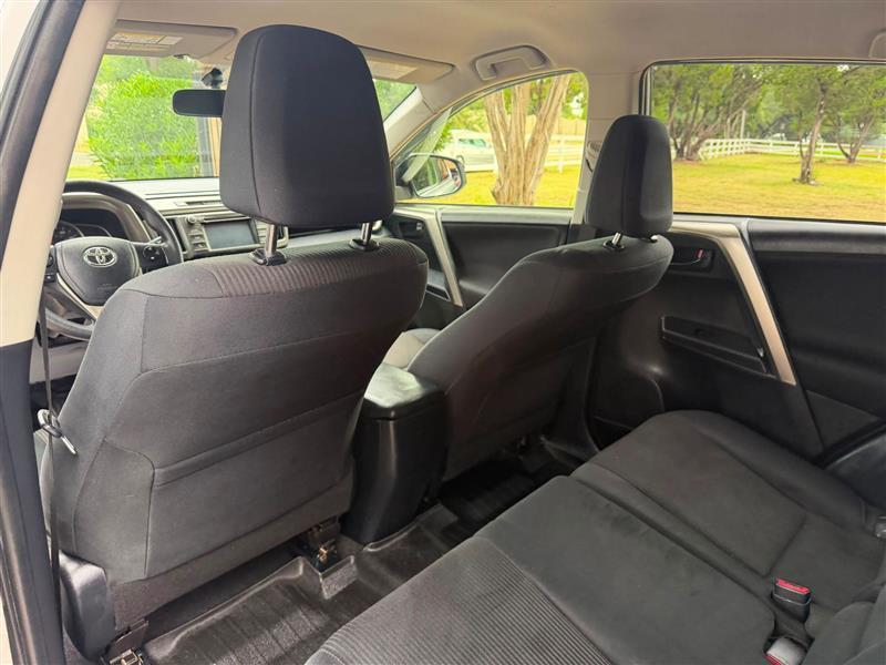Toyota RAV4 LE FWD 2015