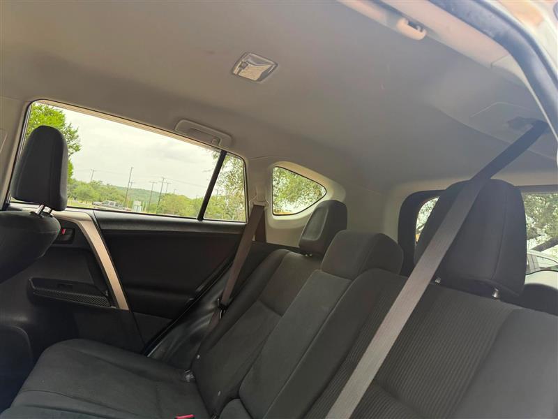 Toyota RAV4 LE FWD 2015