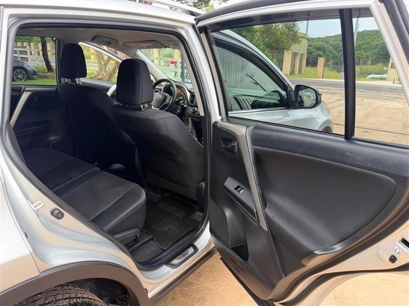 Toyota RAV4 LE FWD 2015