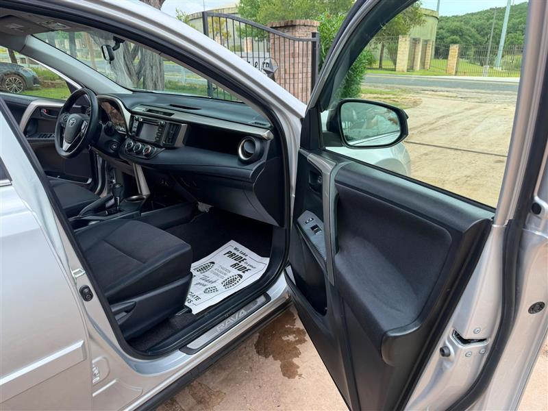 Toyota RAV4 LE FWD 2015