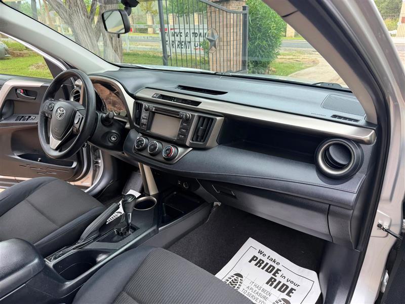 Toyota RAV4 LE FWD 2015