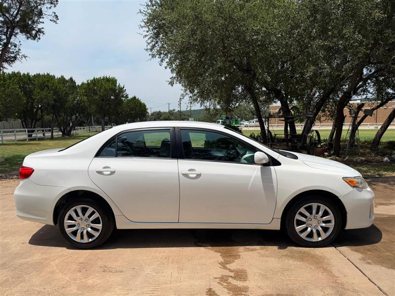 Toyota Corolla LE 4-Speed AT 2013