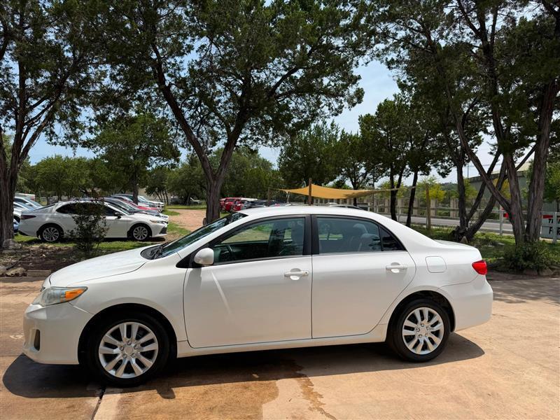 Toyota Corolla LE 4-Speed AT 2013