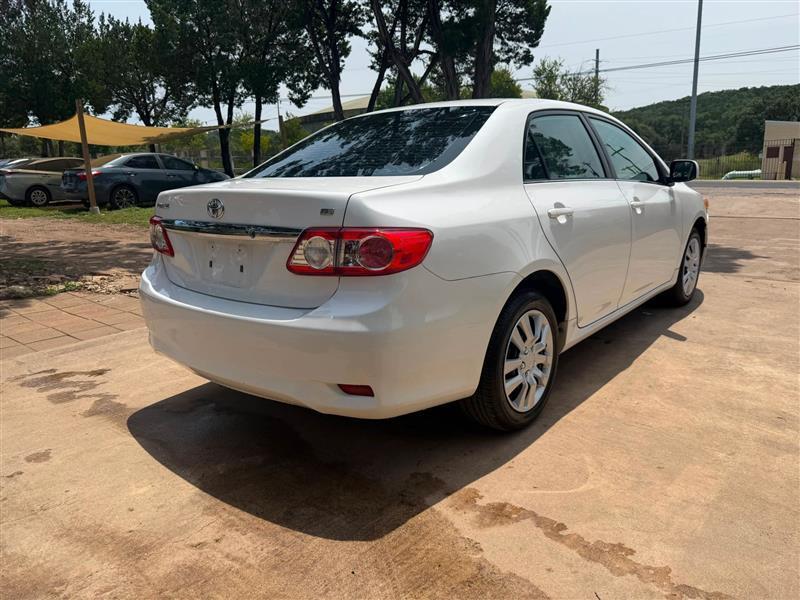 Toyota Corolla LE 4-Speed AT 2013