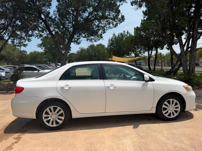 Toyota Corolla LE 4-Speed AT 2013