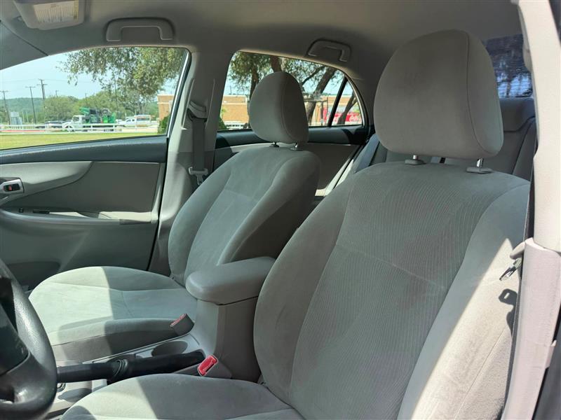 Toyota Corolla LE 4-Speed AT 2013