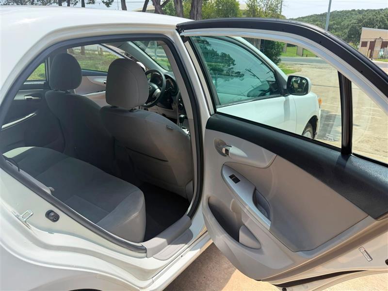 Toyota Corolla LE 4-Speed AT 2013