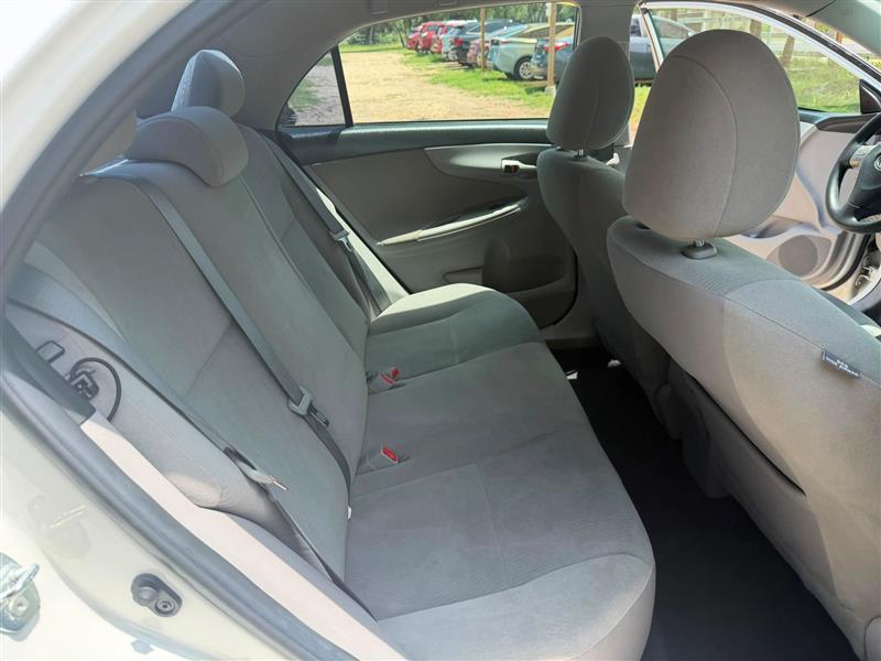 Toyota Corolla LE 4-Speed AT 2013