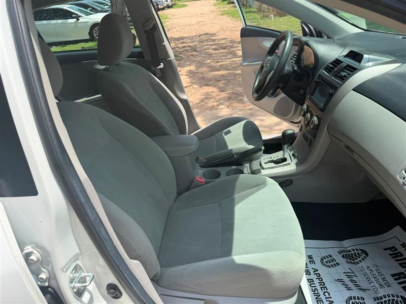Toyota Corolla LE 4-Speed AT 2013