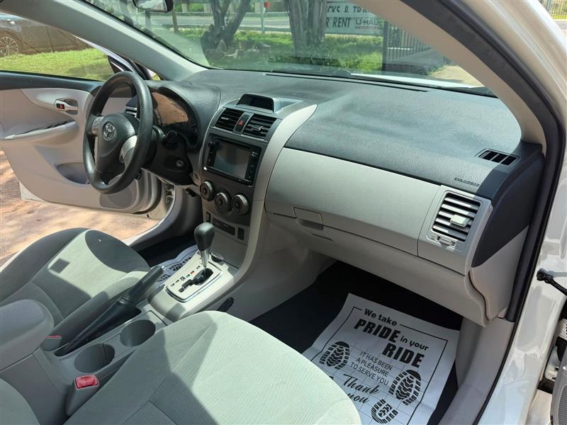 Toyota Corolla LE 4-Speed AT 2013