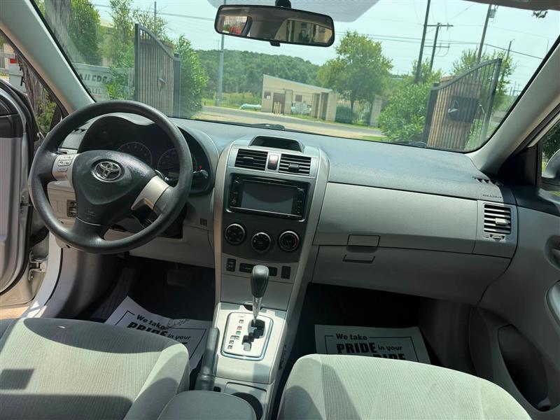 Toyota Corolla LE 4-Speed AT 2013