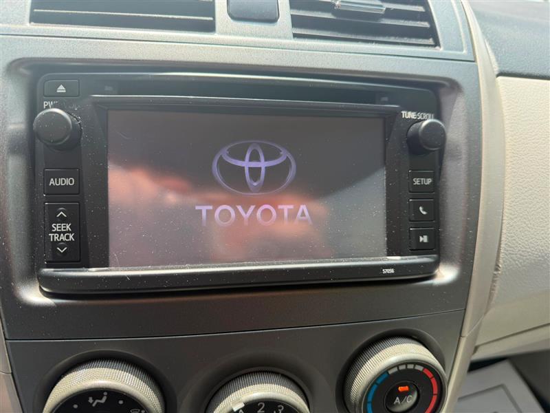 Toyota Corolla LE 4-Speed AT 2013