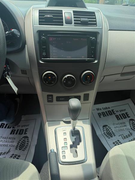 Toyota Corolla LE 4-Speed AT 2013