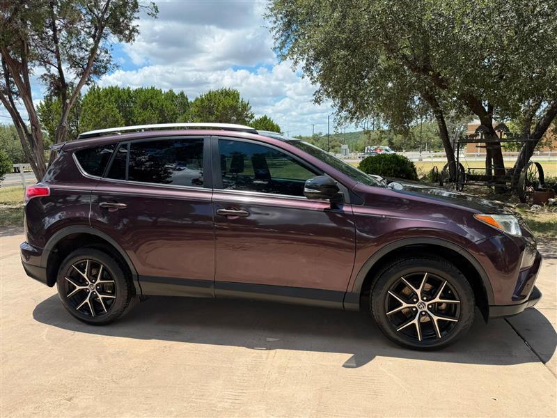 Toyota RAV4 SE FWD 2016
