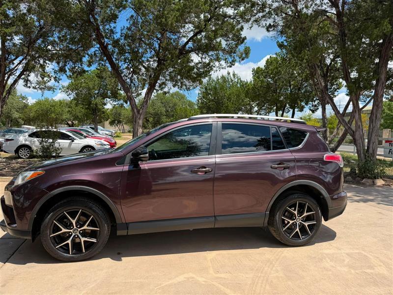 Toyota RAV4 SE FWD 2016