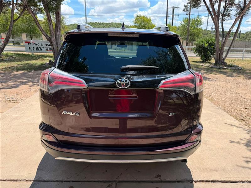 Toyota RAV4 SE FWD 2016