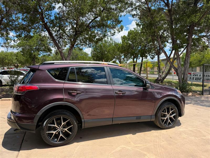 Toyota RAV4 SE FWD 2016