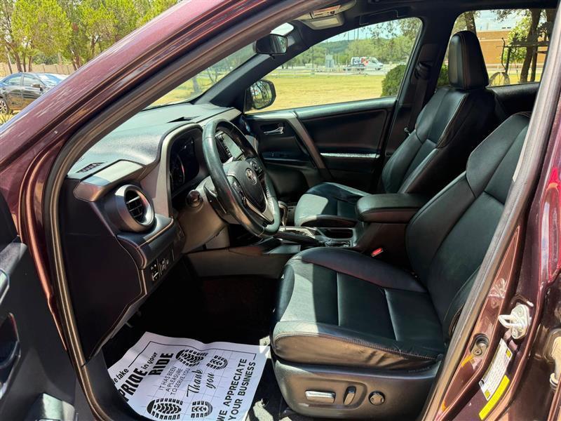 Toyota RAV4 SE FWD 2016