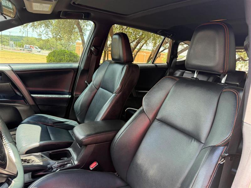 Toyota RAV4 SE FWD 2016