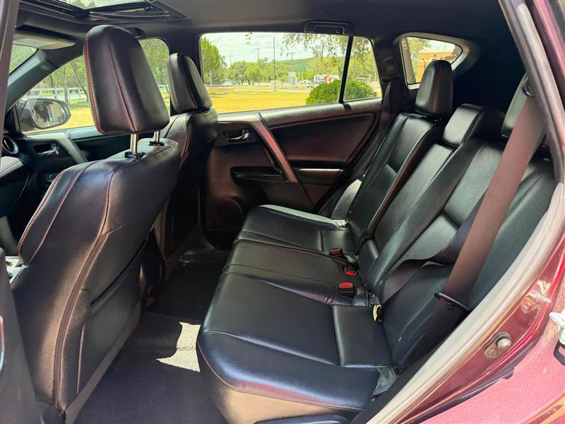 Toyota RAV4 SE FWD 2016