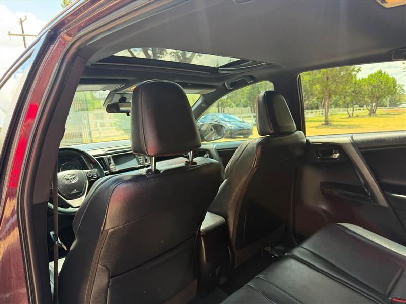 Toyota RAV4 SE FWD 2016