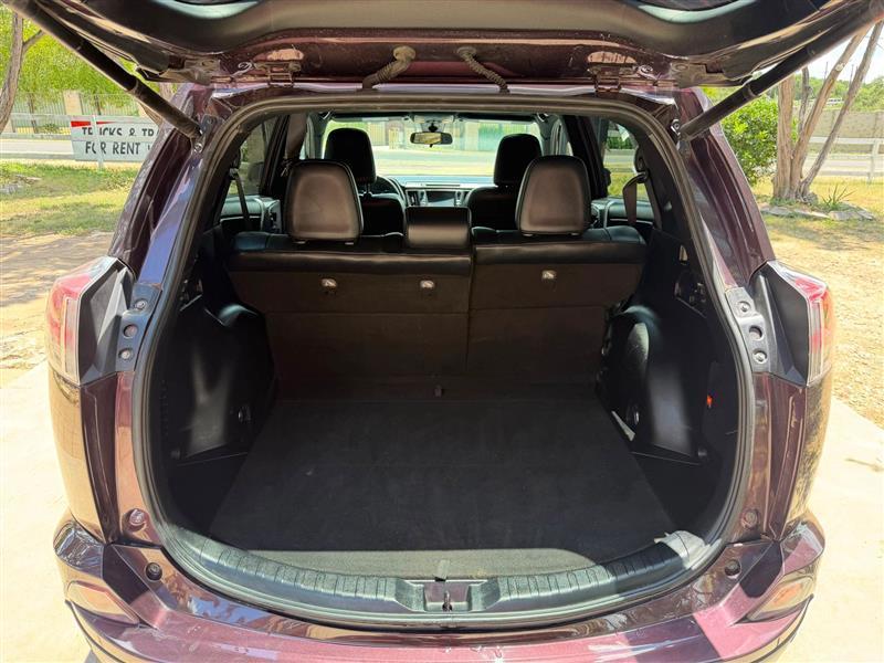 Toyota RAV4 SE FWD 2016