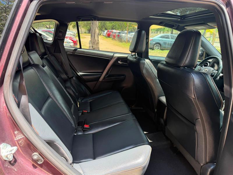 Toyota RAV4 SE FWD 2016