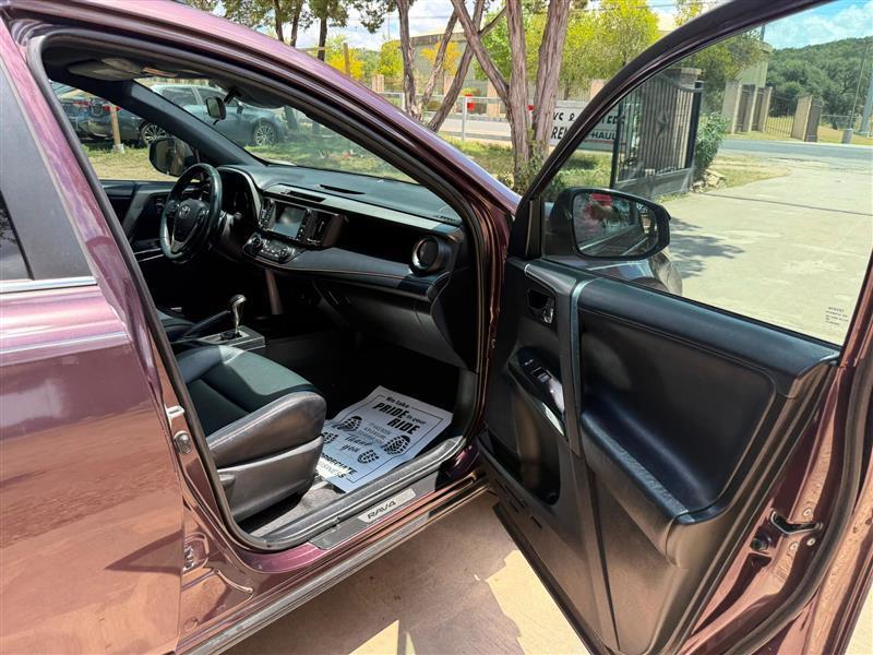 Toyota RAV4 SE FWD 2016